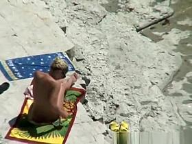 Nude couple secretly filmed in the rocky beach