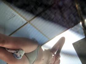 Babe changing her panty and flashing the pussy on spy cam