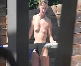 Hidden - Isa wife zincou makes ironing fully nude outdoor