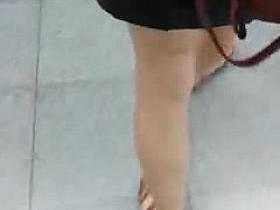 laura paseando por el metro