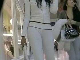 Marvelous street candid right in the middle of the street