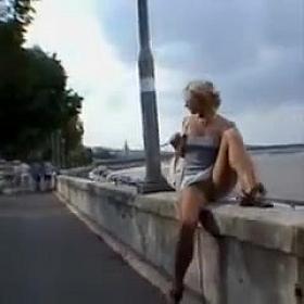 Upskirt Video Girl with No Panties Flashes Pussy in Public