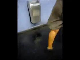 GIRL sho iz JIGGLIN' her BOOTY