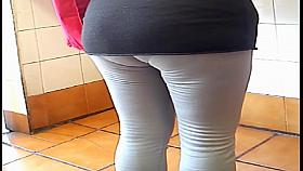 Milf en mallones se come el culo