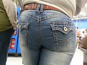 Candid Chubby in Jeans