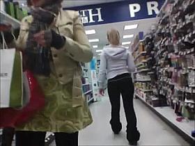 Awesome Teen Booty in the Mall Yoga Pants