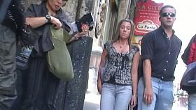 Lovely babe in tight jeans candid