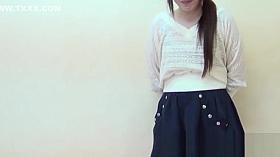 Japanese hotties showing off their peeing skills