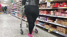 Wide Booty Ebony Milf.