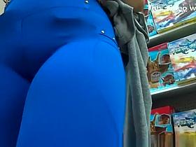 Fat pussy cameltoe in tight blue pants