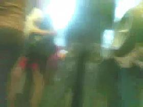 Grabandole el culo en el metro