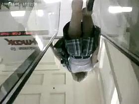 Nice legs on the escalator