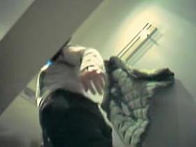 Horny scenes of the amateur without jeans in change room