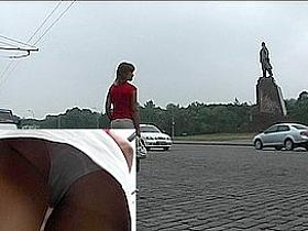 Hawt playgirl in mini upskirt