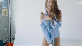 Model blows thick cock after photo shoot