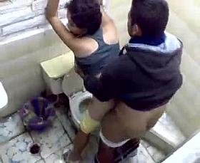 Ghetto girlfriend public toilet fuck