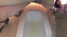 Bizarre asian babes pissing