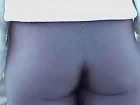 Candid amateur babe turned back to the cam in the street 08x