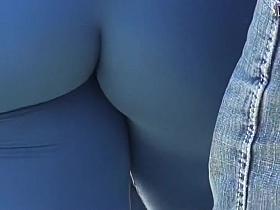 Squeezed butt cheeks spied on a concert