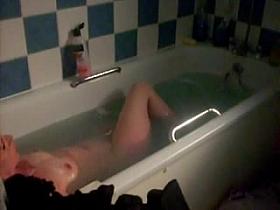 Voyeur cam sex vid features a cutie talking shower