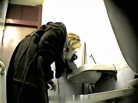 Girls Pissing voyeur video 214