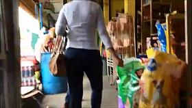 NALGONTAS RICAS DE MADURA CASADA MERCADO (ESPOSO AL LADO)