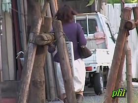 Smoking hot babe with no panties sharked while strolling