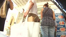 Attractive Asian schoolgirl in upskirt voyeur video.