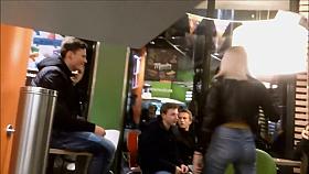 Datt ass gets peeped by voyeur