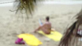 hidden mastrubation on milf at beach