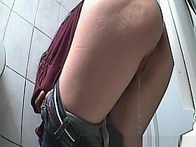 Hot ass girl taking a pee