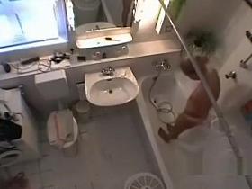 spying 19 years old Eline in our Bathroom