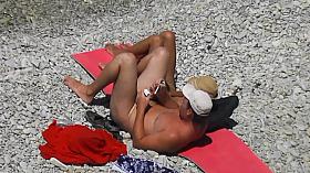 Voyeur. Girl Jerks Off dick her boyfriend at a public beach