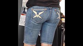 TIGHT JEANS SHORTS