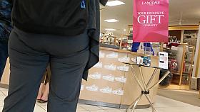 Pawg with DEEP WEDGIE VPL crushes panties