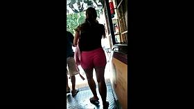 Bunduda na escada rolante