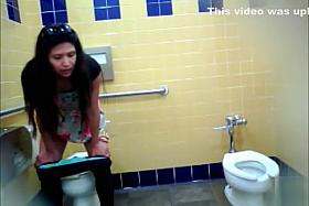 Middle-aged lady needs to urinate