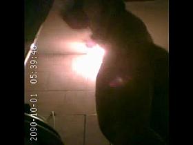 dans la salle de bain vid01 (en camera cachee)