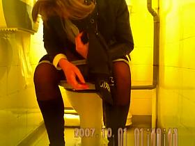 Woman lifts her skirt to take a piss