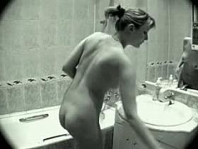 Shower voyeur video of a gorgeous blonde chick