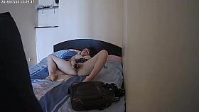 Toute Seule Chez Elle, Une Chubby Se Caresse !