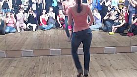 Sensual Dance- Look at her move that booty