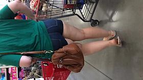 PAWG WITH TINY SHORTS