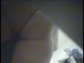 Spying the amateur changing room girl