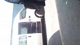 Madurita en jeans ajustados