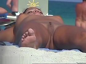 Nude beach voyeur spy cam captures naked girls