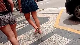 Duas gatinhas gostosas