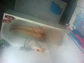 Spying my cousin naked in a bath tub