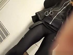 Spandex cameltoe in metro