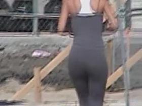 Candid voyeur cam shooting sexy sports woman in the street 01zi